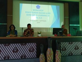 COMMUNITY SERVICE TO JPTEI FT UNY LECTURERS: E-LEARNING BASED TEACHING MATERIAL DEVELOPMENT WORKSHOP TO SUPPORT THE 4.0 INDUSTRIAL REVOLUTION IN SMK N 1 SAPTOSARI, GUNUNG KIDUL
